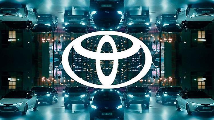 Toyota изменила логотип Toyota изменила логотип