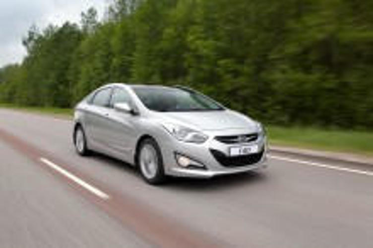 Hyundai удешевил седан i40 на 130 000 рублей Hyundai удешевил седан i40 на 130 000 рублей