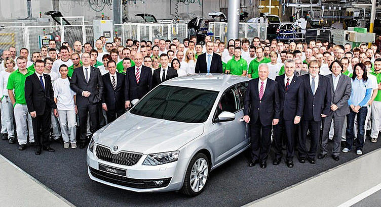 Первая Skoda Octavia нового поколения сошла с конвейера Первая Skoda Octavia нового поколения сошла с конвейера