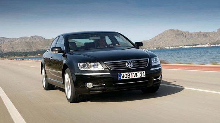 В России отзовут седаны VW Phaeton и Audi A8