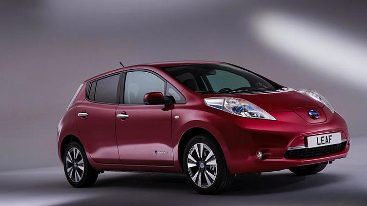 Nissan начал производство модернизированного электромобиля Leaf