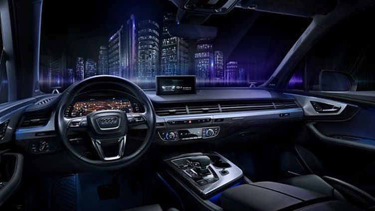 Audi привезла в Россию спецверсию кроссовера Q7 Audi привезла в Россию спецверсию кроссовера Q7