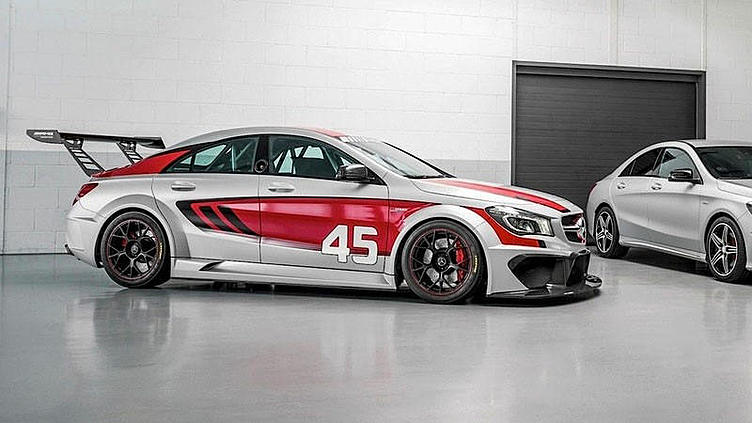 Самый маленький седан Mercedes превратили в гоночный болид Самый маленький седан Mercedes превратили в гоночный болид