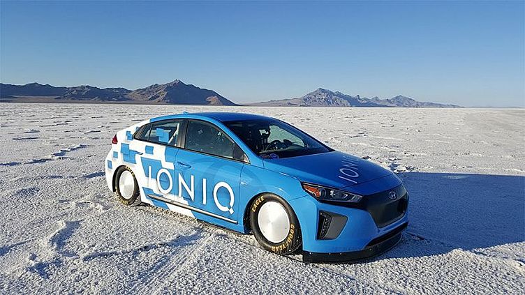 Hyundai Ioniq стал самым быстрым гибридом в мире Hyundai Ioniq стал самым быстрым гибридом в мире
