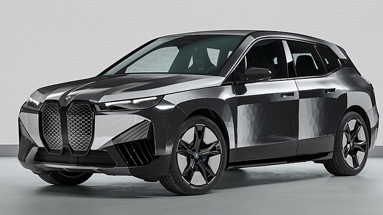 BMW представила кроссовер, меняющий цвет кузова BMW представила кроссовер, меняющий цвет кузова