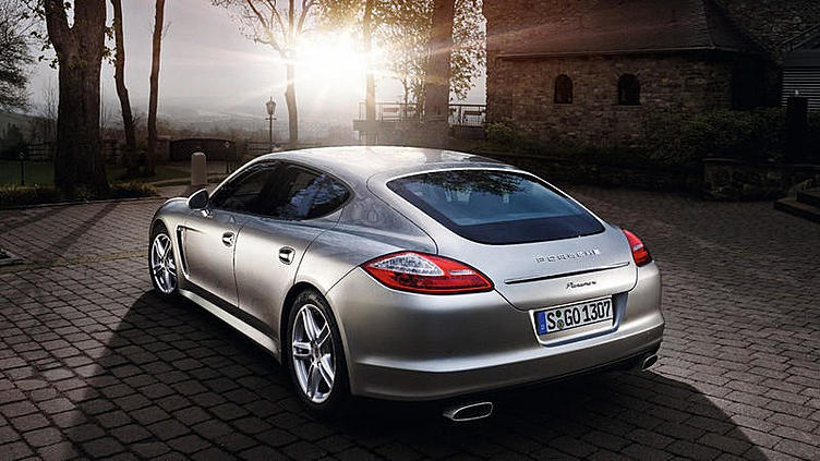 Из новых Porsche прямо на заводе украли подушки безопасности Из новых Porsche прямо на заводе украли подушки безопасности