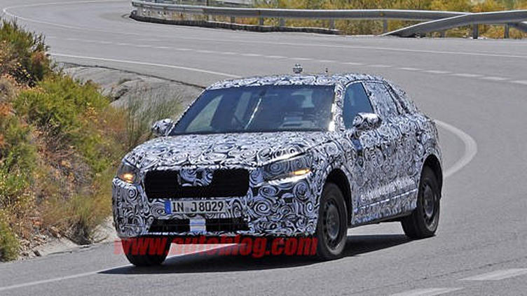 Шпионы впервые поймали новый кроссовер Audi Q1 Шпионы впервые поймали новый кроссовер Audi Q1