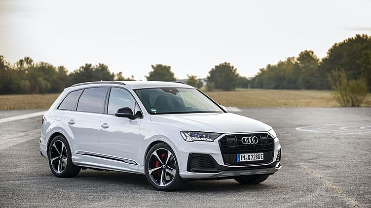 Гибридный Audi Q7 получил подзаряжаемые версии Гибридный Audi Q7 получил подзаряжаемые версии