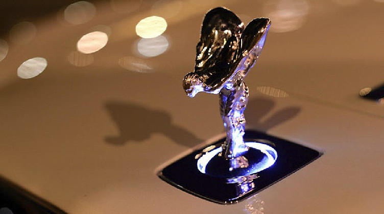Rolls Royce выпустит кроссовер, но просит его так не называть Rolls Royce выпустит кроссовер, но просит его так не называть