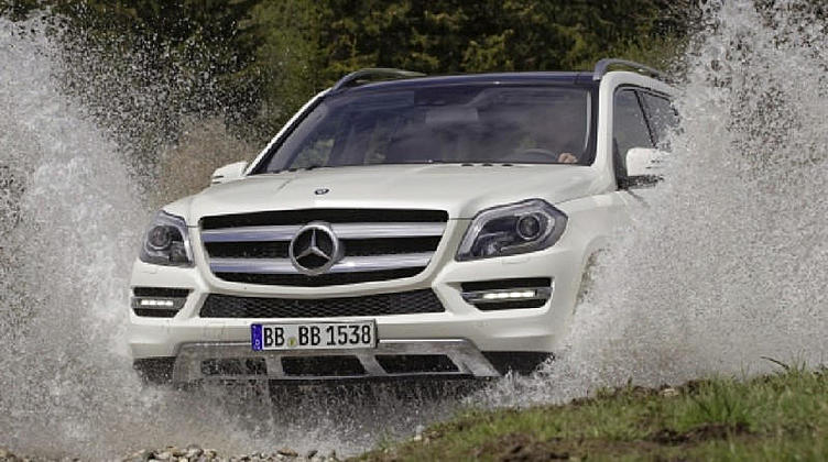 Автомобили Mercedes-Benz и Land Rover сильно подорожали