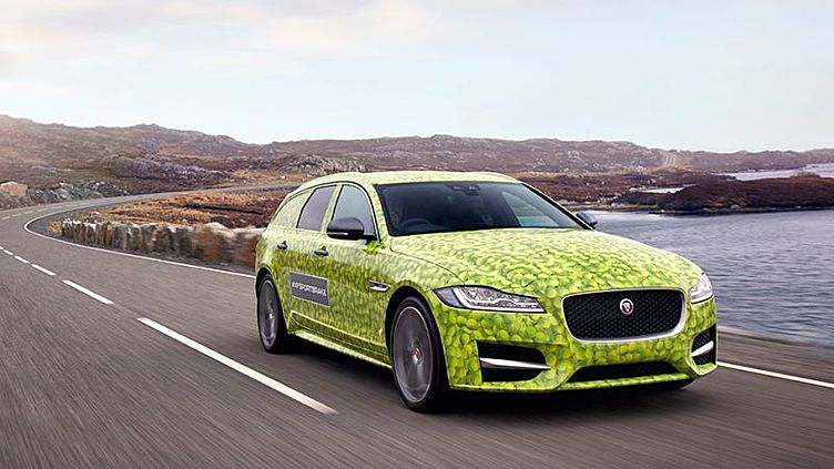 Jaguar показал новый универсал в камуфляже