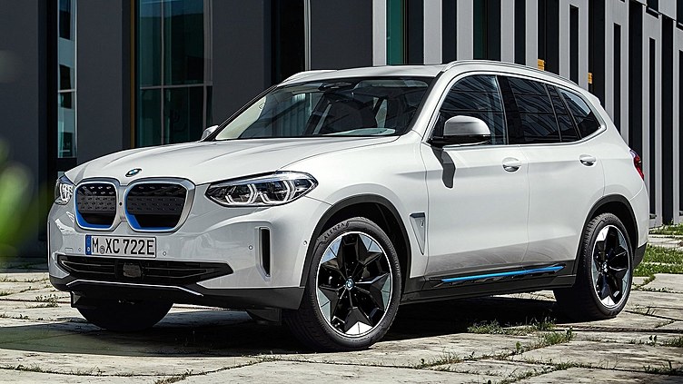 BMW представила электрический X3 BMW представила электрический X3