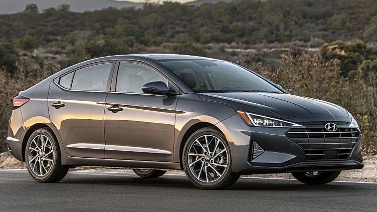 Hyundai представила координально обновленный седан Elantra Hyundai представила координально обновленный седан Elantra