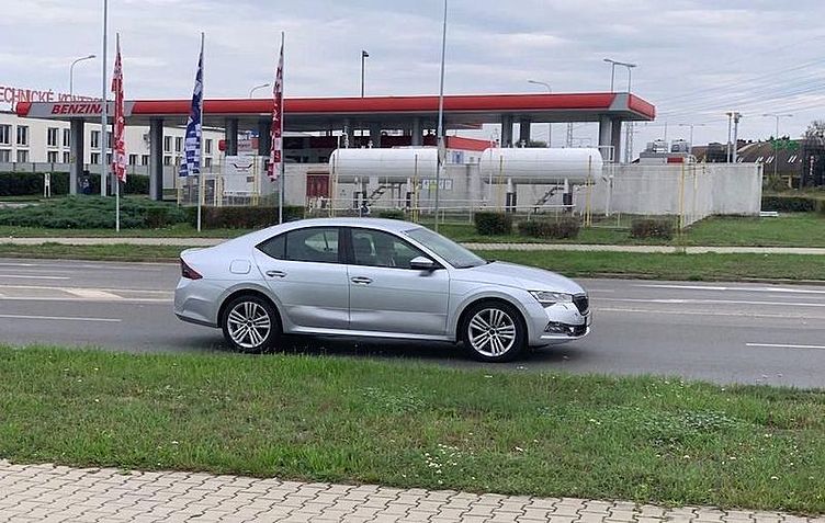 Будущую Skoda Octavia сфотографировали без камуфляжа Будущую Skoda Octavia сфотографировали без камуфляжа