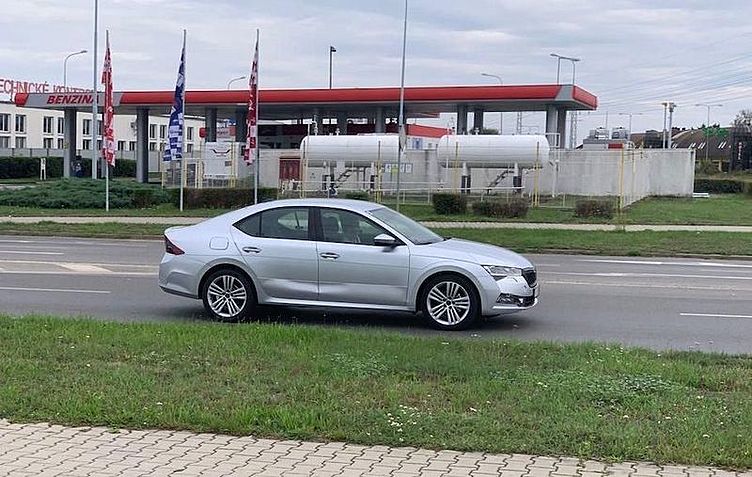 Будущую Skoda Octavia сфотографировали без камуфляжа