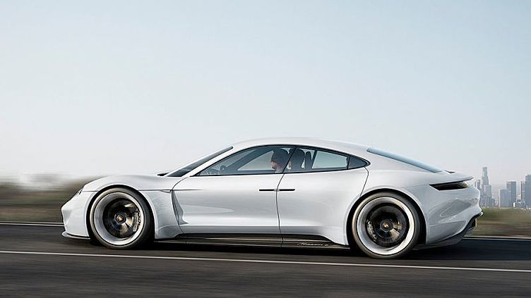 Глава Porsche рассказал о серийном электрическом суперкаре Глава Porsche рассказал о серийном электрическом суперкаре