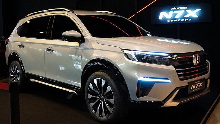 Honda показала семиместный кроссовер Honda показала семиместный кроссовер