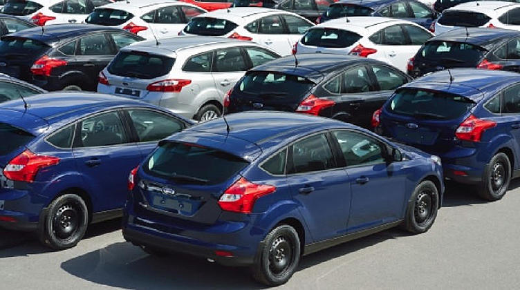 Российский авторынок в феврале рухнул на 38% Российский авторынок в феврале рухнул на 38%