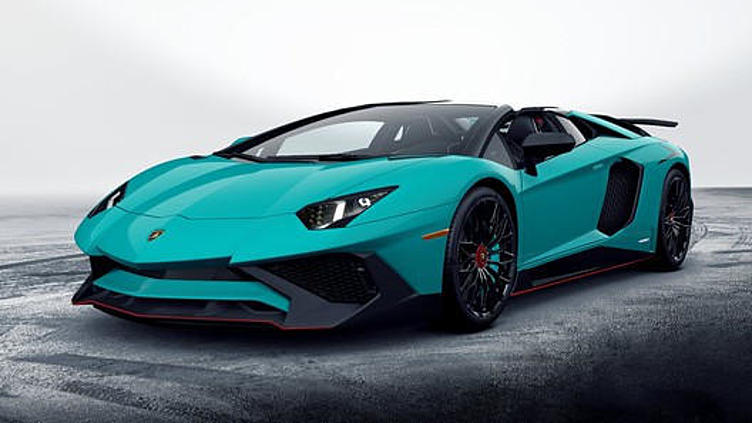 В сети появились первые изображения родстера Lamborghini Aventador