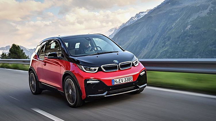 Компактный электрокар BMW стал быстрее Компактный электрокар BMW стал быстрее