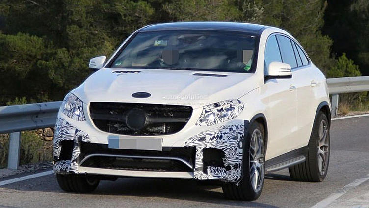 Новый кроссовер от Mercedes-Benz поймали без камуфляжа Новый кроссовер от Mercedes-Benz поймали без камуфляжа