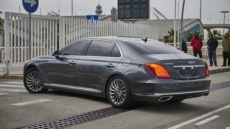 Появились первые изображения люксового седана Genesis G90 Появились первые изображения люксового седана Genesis G90