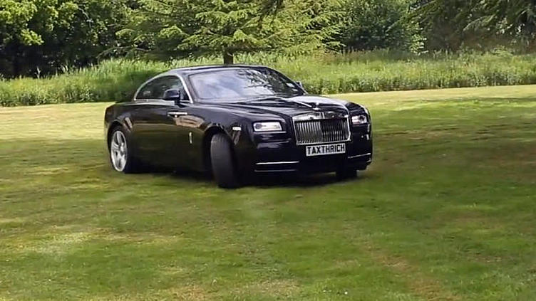 Вот как нужно водить Rolls-Royce Wraith [Video]