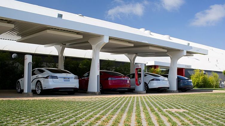 На карте будущих бесплатных «заправок» Tesla появилась Россия На карте будущих бесплатных «заправок» Tesla появилась Россия
