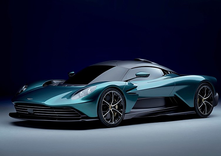 Гиперкар Aston Martin Valhalla предстал в серийном обличье