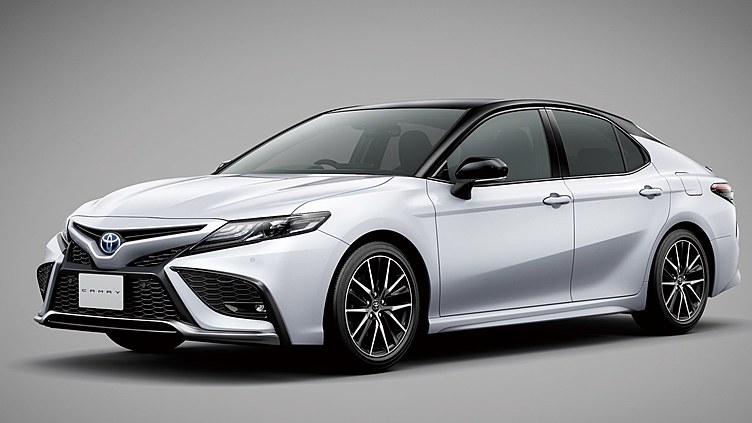 В Японии обновили седан Toyota Camry
