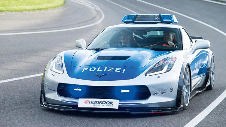 Тюнеры переделали Chevrolet Corvette в машину немецкой полиции Тюнеры переделали Chevrolet Corvette в машину немецкой полиции