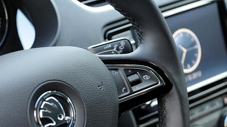 Skoda показала тизер интерьера новой Octavia Skoda показала тизер интерьера новой Octavia
