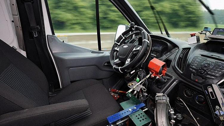 Ford заменил водителей-испытателей роботами