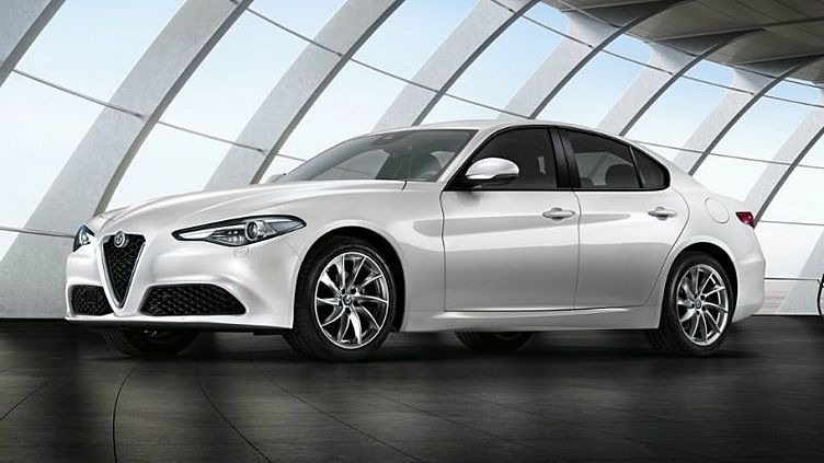 Alfa Romeo перестала скрывать «слабые» версии седана Giulia Alfa Romeo перестала скрывать «слабые» версии седана Giulia
