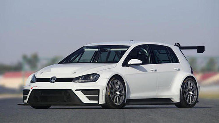 Серийный VW Golf превратился в гоночный болид Серийный VW Golf превратился в гоночный болид