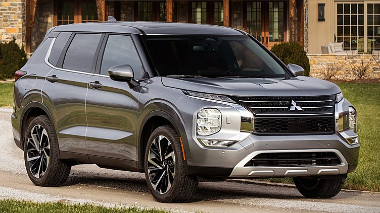 Новый Mitsubishi Outlander появился у российских дилеров Новый Mitsubishi Outlander появился у российских дилеров