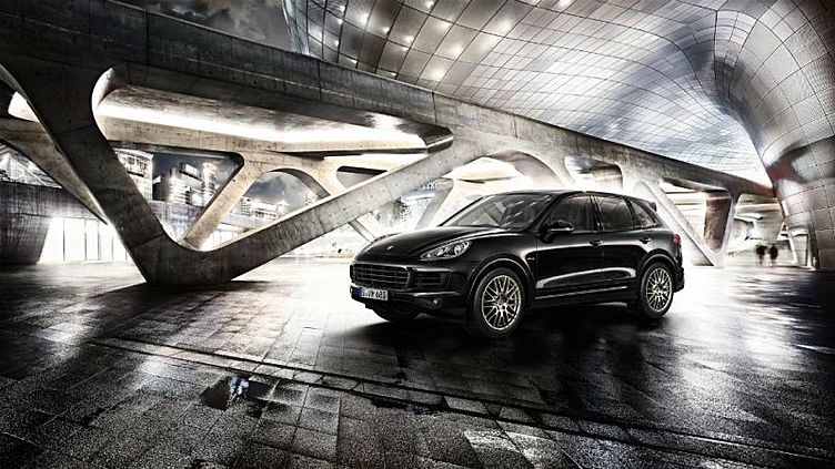 Компания Porsche привезла в Россию «платиновый» Cayenne