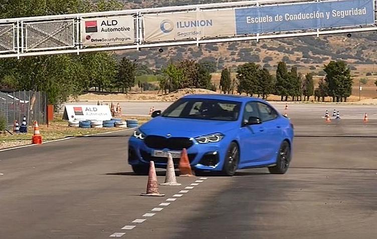 Новый BMW M235 провалил «лосиный тест» Новый BMW M235 провалил «лосиный тест»