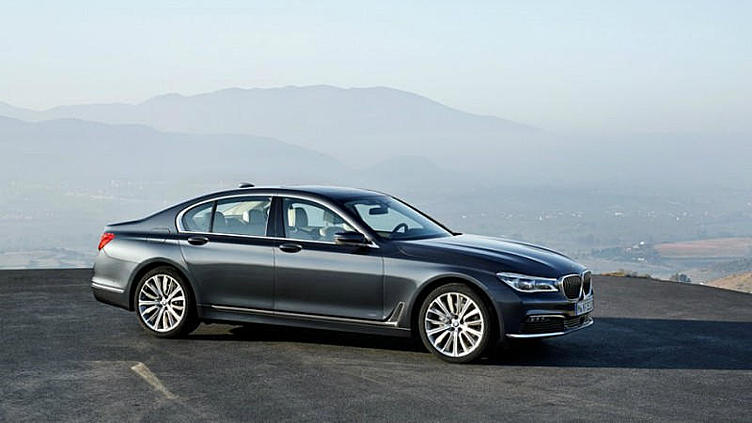 Компания BMW назвала рублевую стоимость новой «семерки» Компания BMW назвала рублевую стоимость новой «семерки»