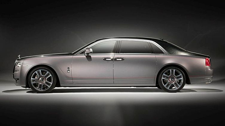 В Rolls-Royce покрыли Ghost алмазами В Rolls-Royce покрыли Ghost алмазами