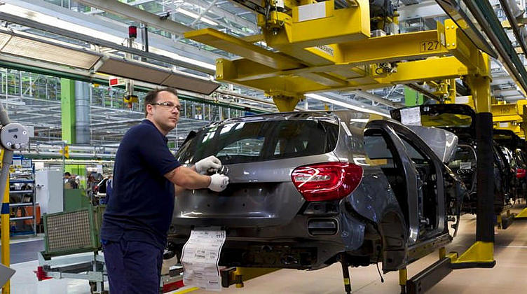 Mercedes-Benz инвестирует 1,5 млрд. евро в модернизацию мощностей Mercedes-Benz инвестирует 1,5 млрд. евро в модернизацию мощностей