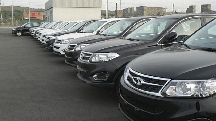 Импорт китайских автомобилей в Россию упал на треть Импорт китайских автомобилей в Россию упал на треть