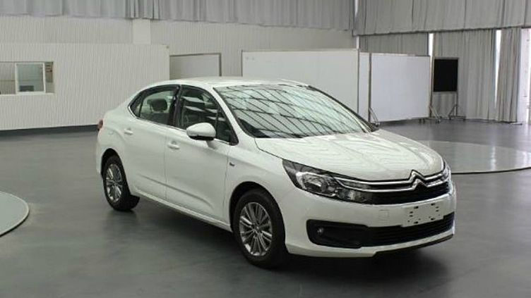 Обновленный седан Citroen C4 сфотографировали без камуфляжа