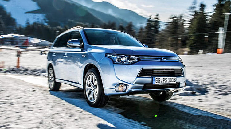 Гибридный Mitsubishi Outlander сменит внешность Гибридный Mitsubishi Outlander сменит внешность