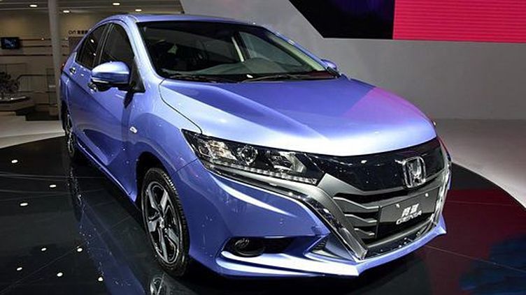 Honda вновь скрестила хэтчбек с кроссовером Honda вновь скрестила хэтчбек с кроссовером