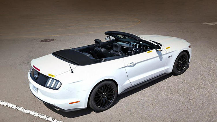 Пони-кар Ford Mustang впервые стал праворульным Пони-кар Ford Mustang впервые стал праворульным