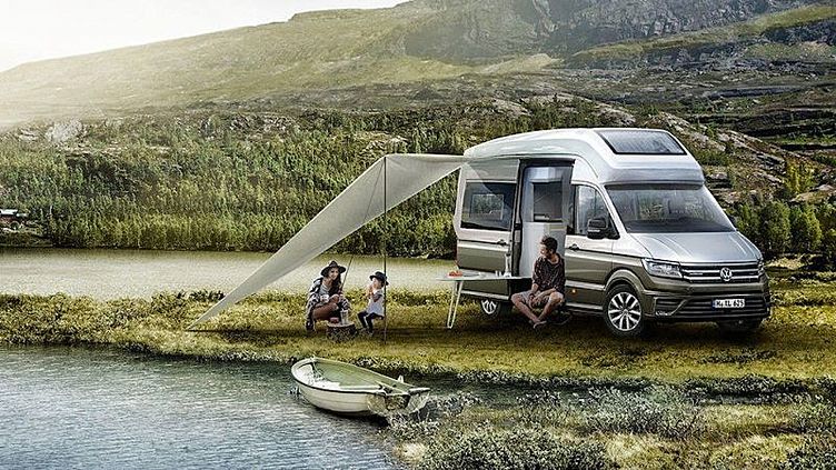 Двухэтажный дом на колесах VW: раздвижная душевая, две спальни и кухня Двухэтажный дом на колесах VW: раздвижная душевая, две спальни и кухня