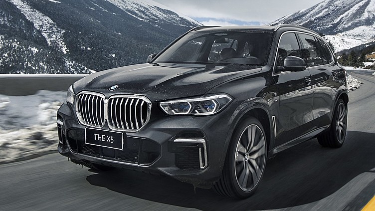 BMW превратила X5 в кроссовер-лимузин