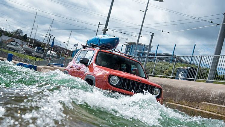 Jeep Renegade принял участие в «рафтинге» [Video]