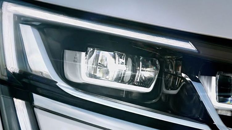 Компания Renault показала фары большого вседорожника Компания Renault показала фары большого вседорожника